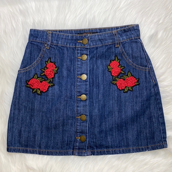 Forever 21 Dresses & Skirts - Forever 21 Contemporary Rose Patch Button Up Denim Skirt Size S 🌹 LIKE NEW!